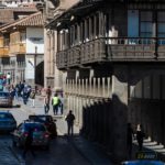 Calle-Mantas-Plaza-de-Armas-Cusco